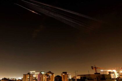 هجوم صاروخي جديد من إيران يفعّل الإنذارات في إسرائيل