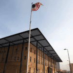 السفارة الأميركية في بغداد تحث رعاياها على مغادرة العراق