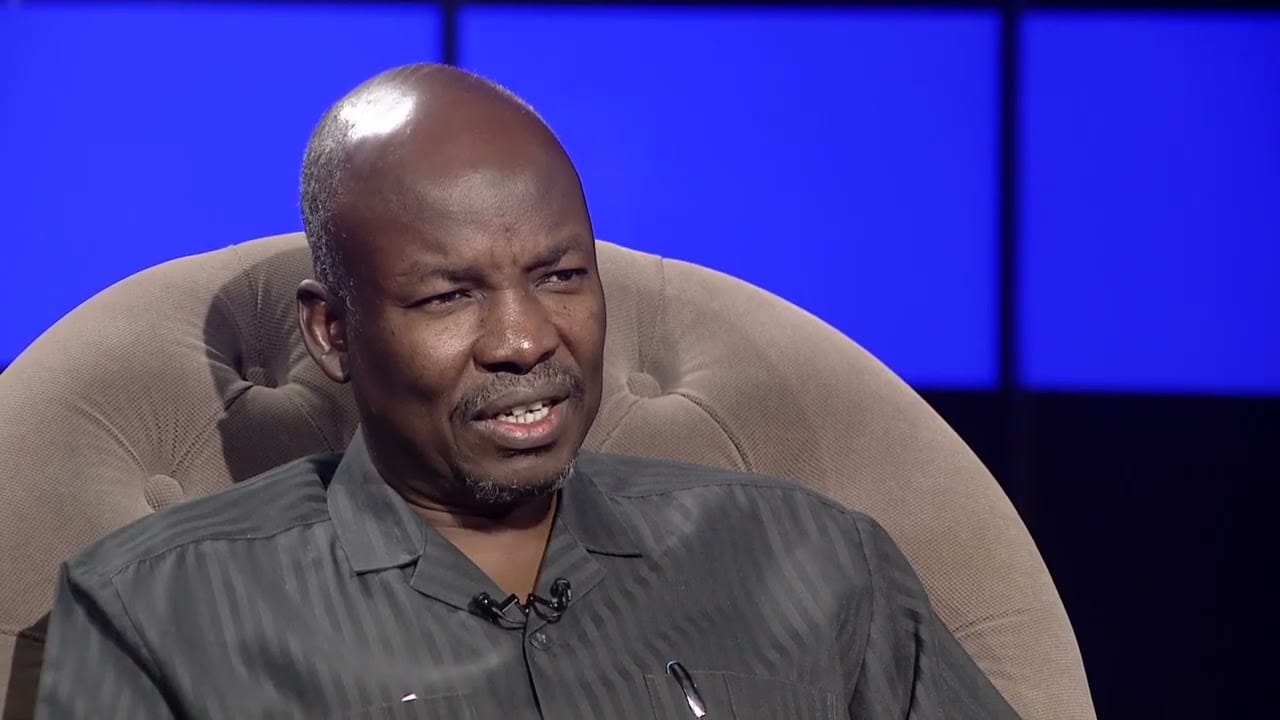 أحمد هارون يصدر بيانًا ويتحدث عن ” أفلام كوميديا سوداء بائسة”