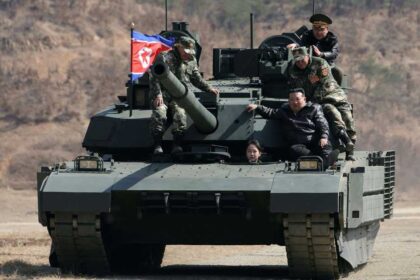 بالصور.. ابنة كيم جونغ أون تقود دبابة في أحدث ظهور علني لها