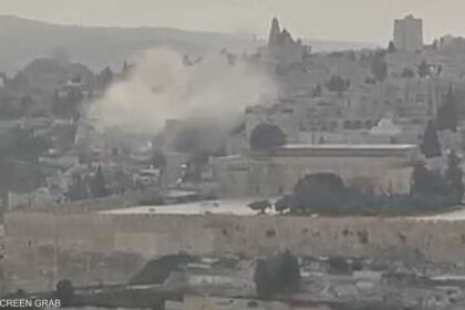 خاصلأول مرة.. سقوط شظايا صاروخ إيراني قرب المسجد الأقصى