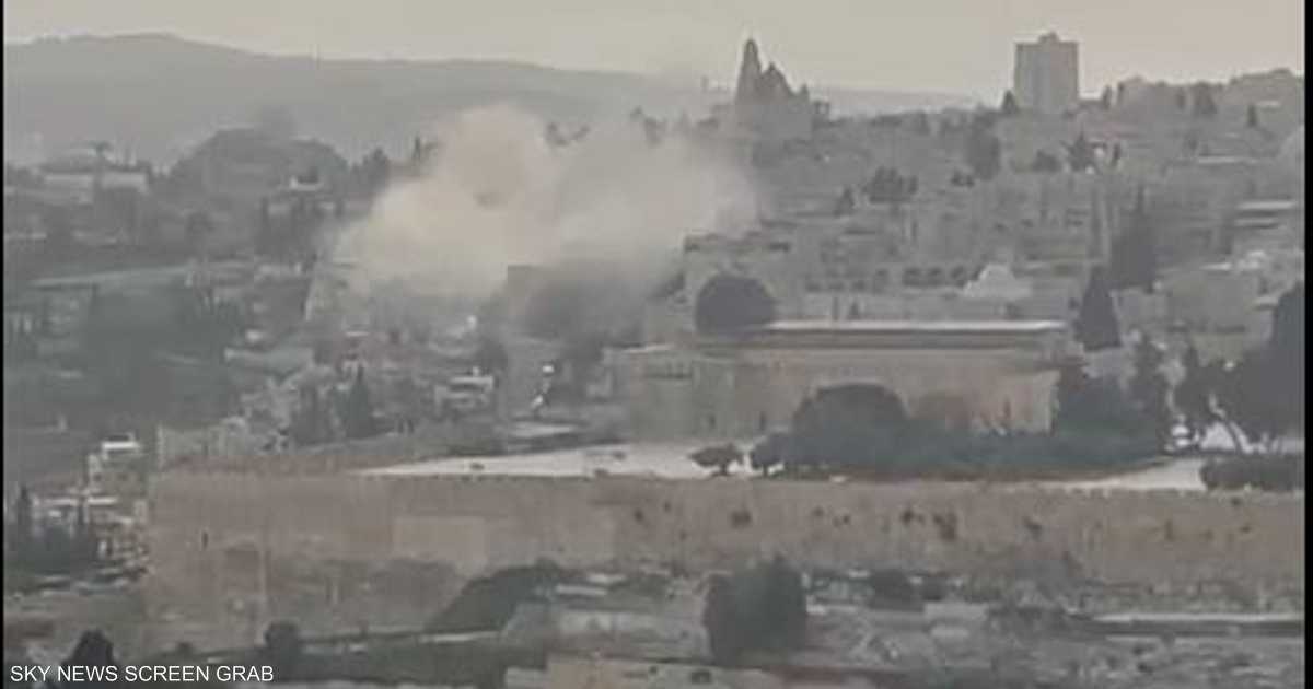 خاصلأول مرة.. سقوط شظايا صاروخ إيراني قرب المسجد الأقصى