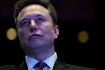 إيلون ماسك في عين العاصفة.. والسبب "صفقة تويتر"