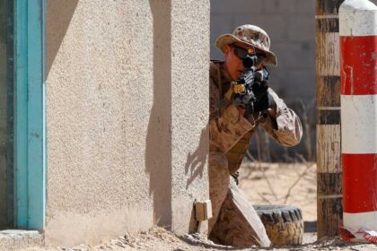 خيارات مطروحة.. ترامب يدرس التدخل البري في إيران