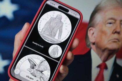 ترامب على عملة ذهبية.. قرار غير مسبوق في أميركا