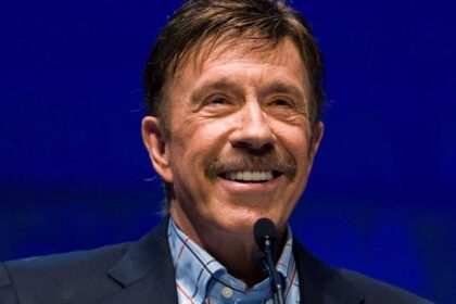 وفاة نجم أفلام الحركة والفنون القتالية تشاك نوريس