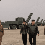 كوريا تستعرض قوتها.. كيم يطلق قاذفات الصوايخ "الأكثر تطورا"