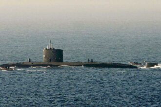 "ديلي ميل": وصول غواصة نووية بريطانية إلى بحر العرب