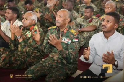 البرهان في مسجد القيادة العامة