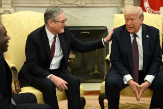 ترامب يعرب عن "خيبة أمل شديدة" من ستارمر