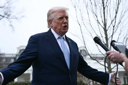 عاجلترامب يعلن محادثات "جيدة" مع إيران ويرجئ ضرب محطات الطاقة