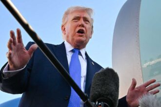 مسؤول إسرائيلي: إعلان ترامب مفاجئ وغير واضح بشأن وقف الحرب