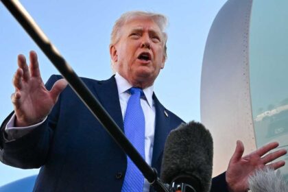 مسؤول إسرائيلي: إعلان ترامب مفاجئ وغير واضح بشأن وقف الحرب