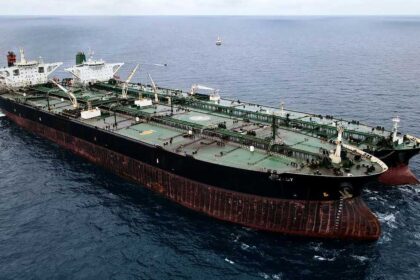 انتقادات حادة لإدارة ترامب بسبب تخفيف عقوبات النفط الإيراني