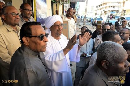 رئيس الوزراء يصدر توجيهات حاسمة من شارع شارع الحرية ويحرض التجار على التمرد