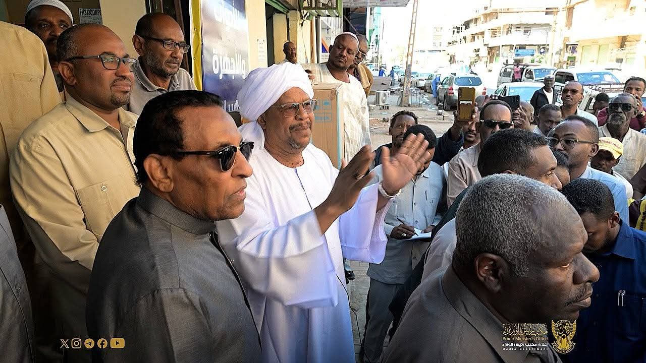 رئيس الوزراء يصدر توجيهات حاسمة من شارع شارع الحرية ويحرض التجار على التمرد