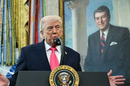 ترامب: إيران قدمت لنا هدية كبيرة جدا تتعلق بالنفط والغاز