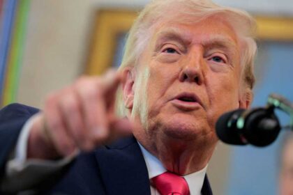 ترامب يتوعد إيران بـ"فتح أبواب الجحيم" إن لم تبرم اتفاقا