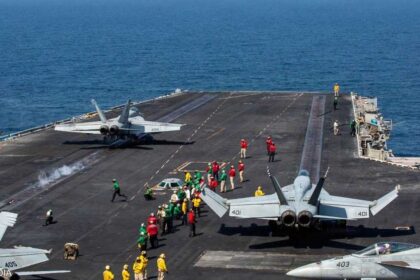 تفاصيل.. إصابة بحار على متن حاملة الطائرات "أبراهام لينكولن"