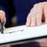 في سابقة تاريخية.. توقيع ترامب سيظهر على العملة الأميركية