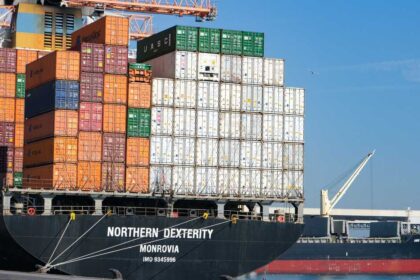 الكويت.. هجمات على منشأتين بحريتين وخسائر مادية