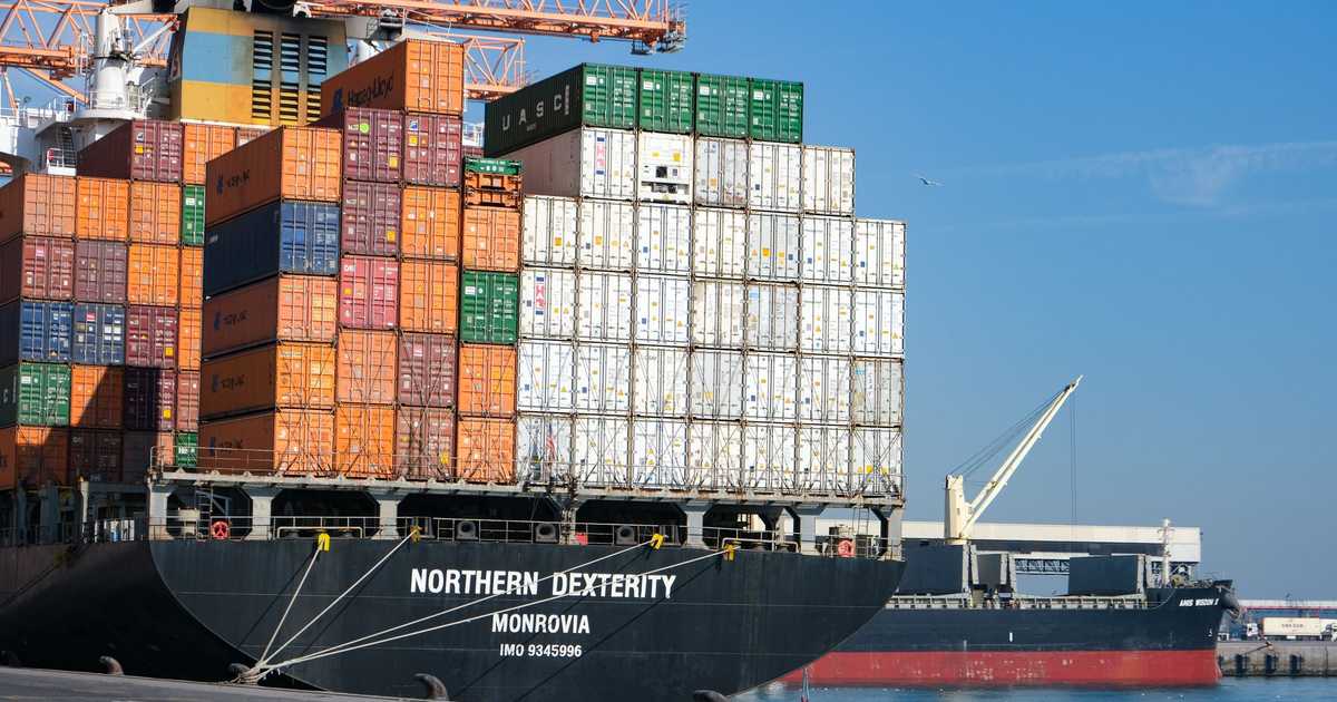 الكويت.. هجمات على منشأتين بحريتين وخسائر مادية