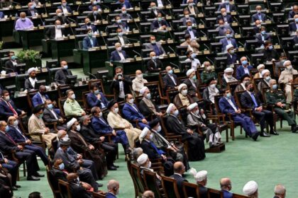 مقترح برلماني إيراني للانسحاب من معاهدة حظر الانتشار النووي