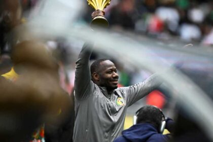 فيديو.. السنغال تتحدى "الكاف" وتحتفل بكأس أمم إفريقيا بباريس