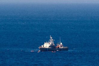 مأساة المتوسط.. 22 مهاجرا أُلقيت جثثهم في البحر