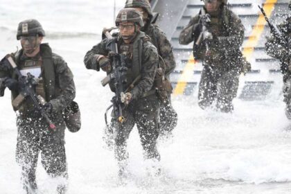 الحوثيون ينضمون للحرب ووصول مشاة بحرية أميركية إلى المنطقة