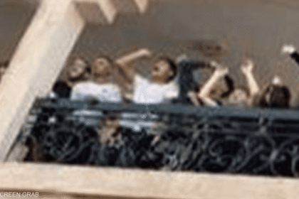 مصر.. تفاصيل حادثة إلقاء أكياس مياه على رؤوس المصلين