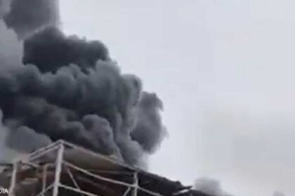 بسبب مواد خطرة.. إسرائيل تمنع الاقتراب من مصنع قصفته إيران