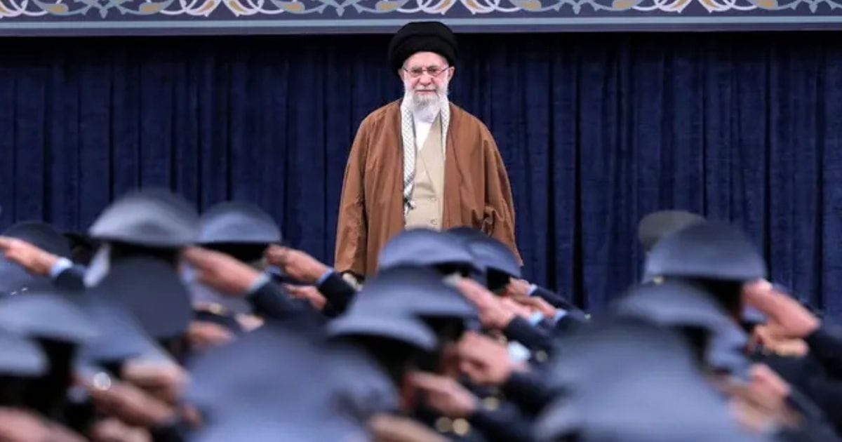 علي خامنئي يثير الغموض ويغرد ردا على ترامب