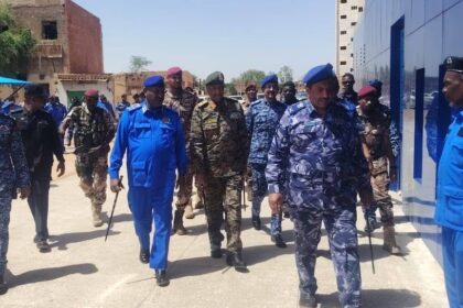 البرهان يوجه بتطوير المرافق الصحية للشرطة