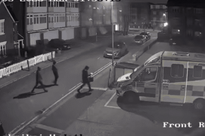 فيديو.. إحراق 4 بسيارات إسعاف تابعة لمنظمة يهودية في لندن