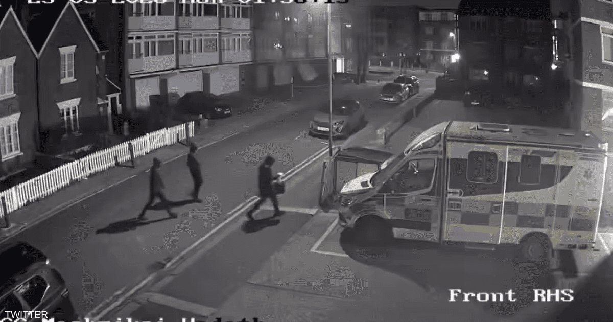 فيديو.. إحراق 4 بسيارات إسعاف تابعة لمنظمة يهودية في لندن