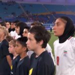 بالفيديو.. منتخب إيران للسيدات "يقاطع" النشيد الوطني