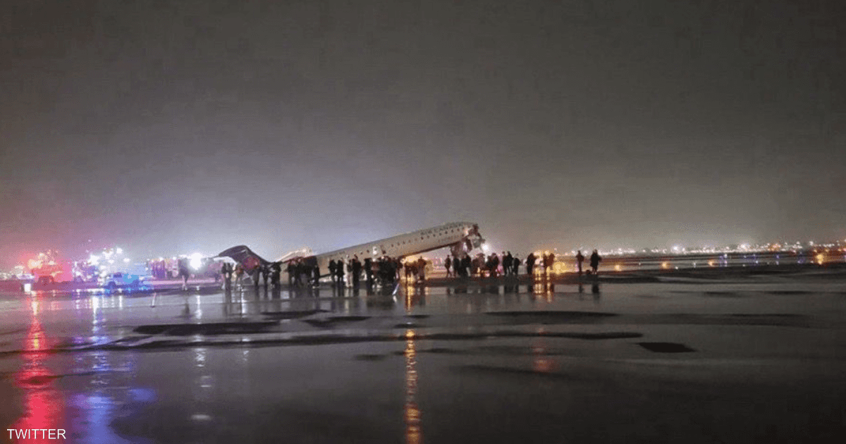 فيديو.. حادث بين طائرة ومركبة في مطار لاغوارديا بنيويورك