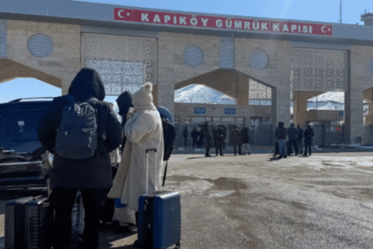 معبر "كابيكوي".. ملاذ الإيرانيين الهاربين من الحرب