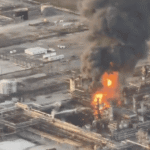 فيديو.. انفجار وحريق ضخم في مصفاة نفط قرب سواحل تكساس