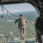 تقرير: واشنطن تدرس نشر قوات "محمولة جوا" لتدخل محتمل بإيران