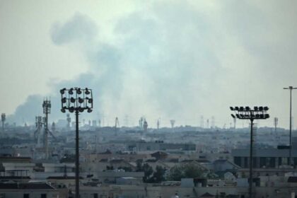 انفجارات قوية في الدوحة والمنامة