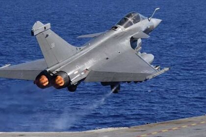 ماكرون: إيران تتحمّل المسؤولية.. و"شارل ديغول" إلى المتوسط