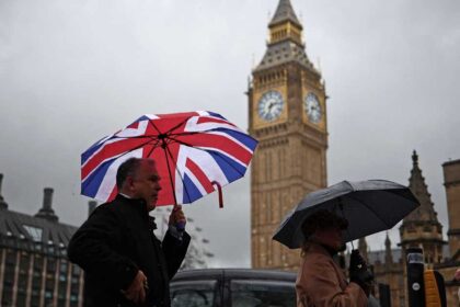 بريطانيا تقيد تأشيرات مواطني أربع دول بينها دولة عربية