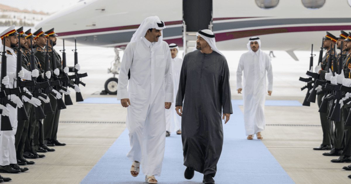 رئيس دولة الإمارت وأمير قطر يبحثان التطورات في المنطقة