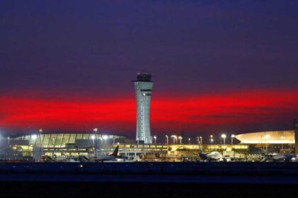 إسرائيل تعيد فتح مجالها الجوي تدريجيا بدءا من ليل الأربعاء