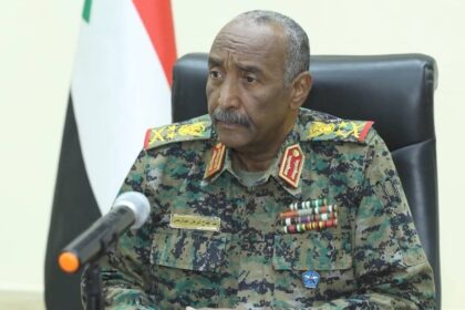 البرهان: لن نقبل ان تتحدث أي مجموعة باسم القوات المسلحة “أي زول عاوز يفتح عينه”