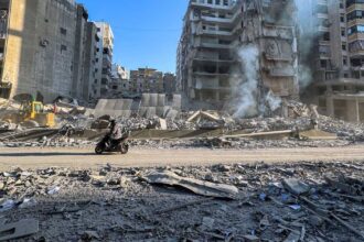 إسرائيل تقصف ضاحية بيروت وصيدا.. وسلام يحذر من كارثة إنسانية