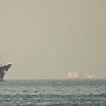 التشويش العسكري في حرب إيران يربك حركة السفن العالمية