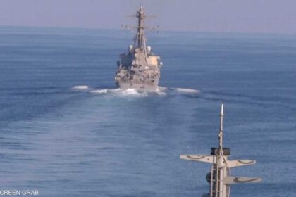 واشنطن: البحرية الأميركية ستواكب السفن عبر مضيق هرمز قريبا